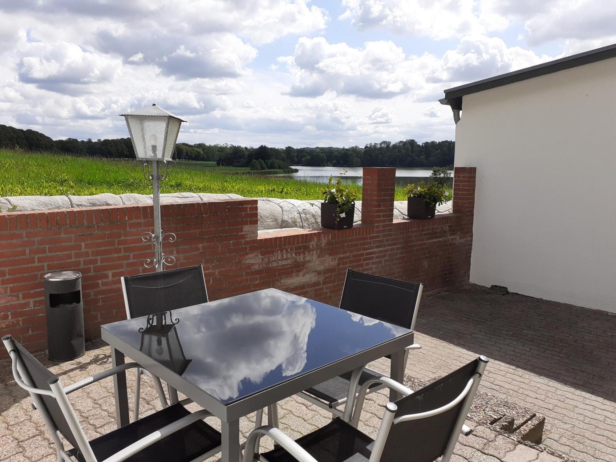 Erdgeschoss-Appartement Mit Seeterasse Ahrensbok Quarto foto